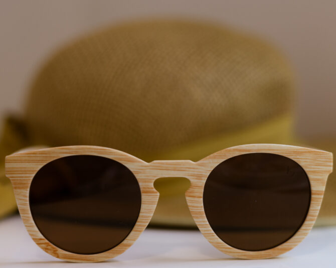 Óculos de Sol Kyanitez, Armação em Bambu Envernizado, Lentes Marrom Polarizadas - Image 5