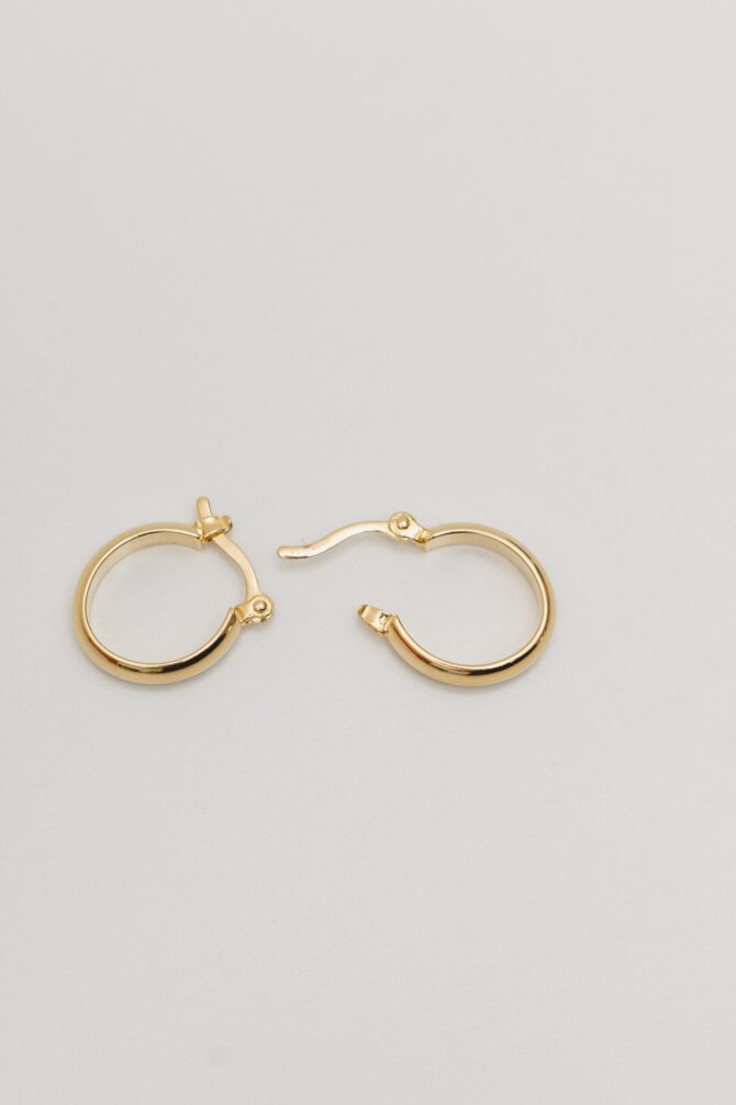 Argola Redonda Cianita Antialérgica, feita com 20 milésimos de ouro