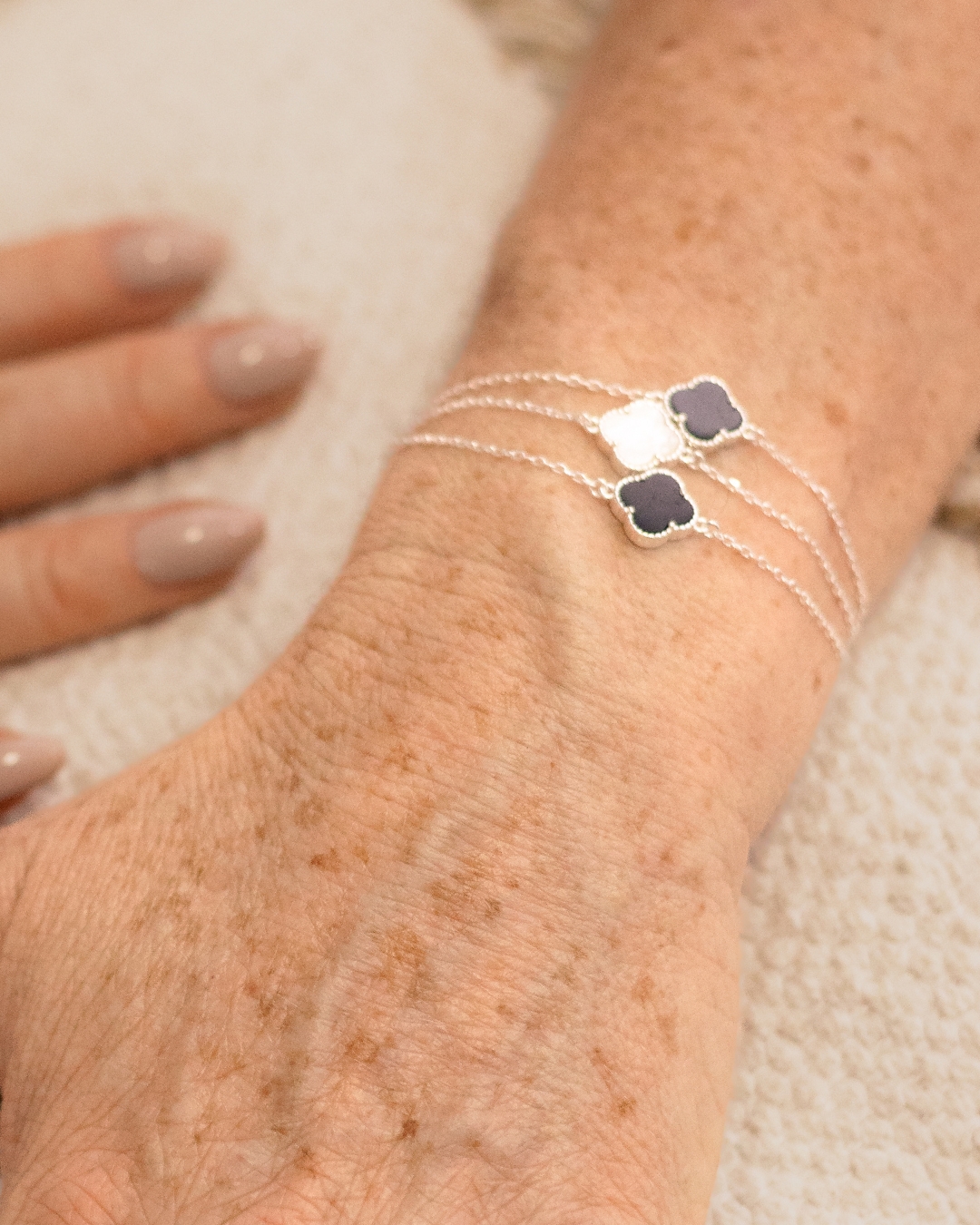 Pulseira Trevo em Madrepérola Natural – Prata 925 - Imagem 3