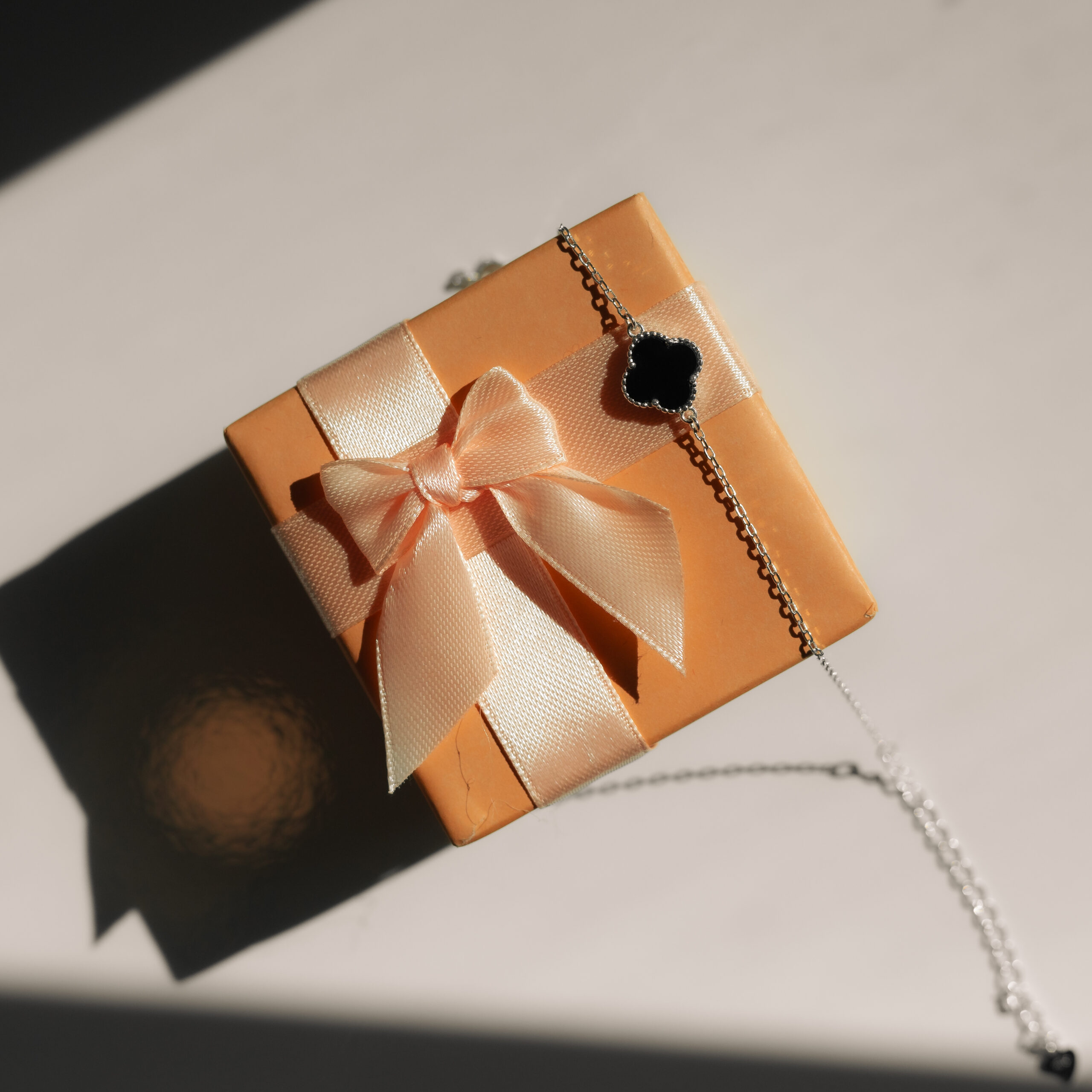 Pulseira Trevo em Ônix Preto Natural – Prata 925 - Imagem 2