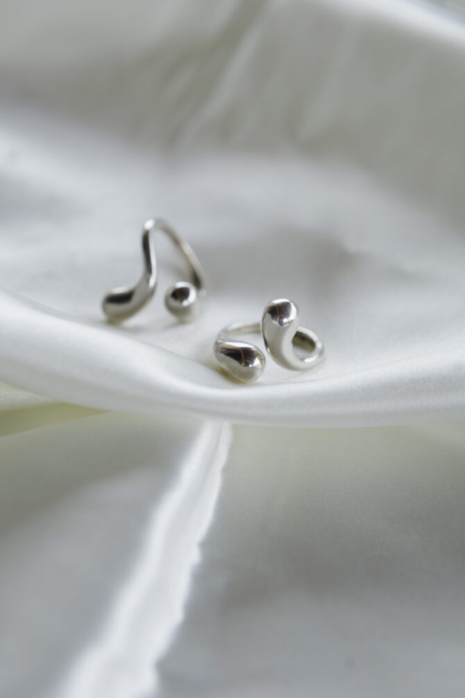 Anel modelo gota tamanho regulável emPrata 925 - Image 2