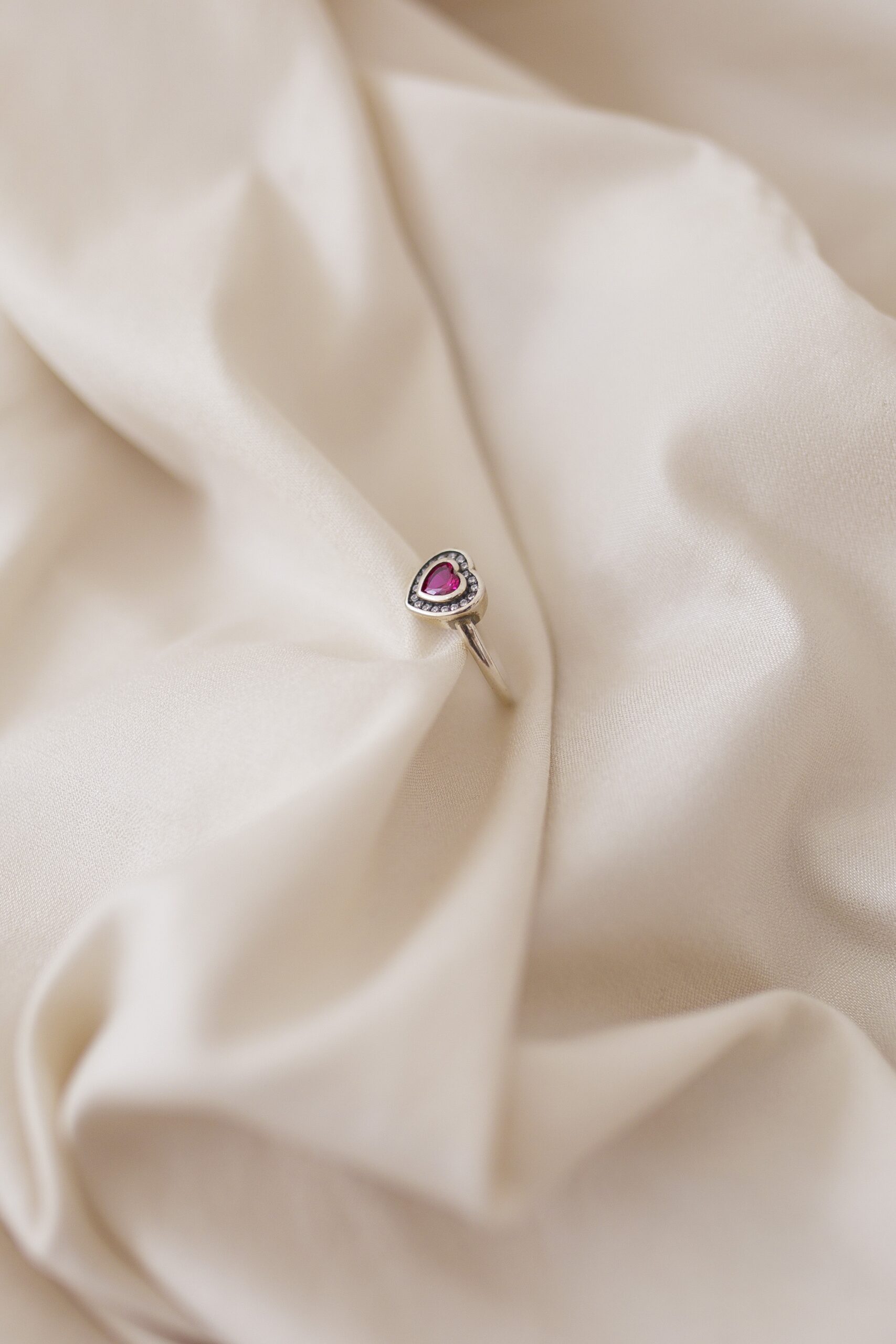Coleção Elen para Kyanitez: Anel Coração com Zircônia Rosa – Prata 925 - Imagem 3