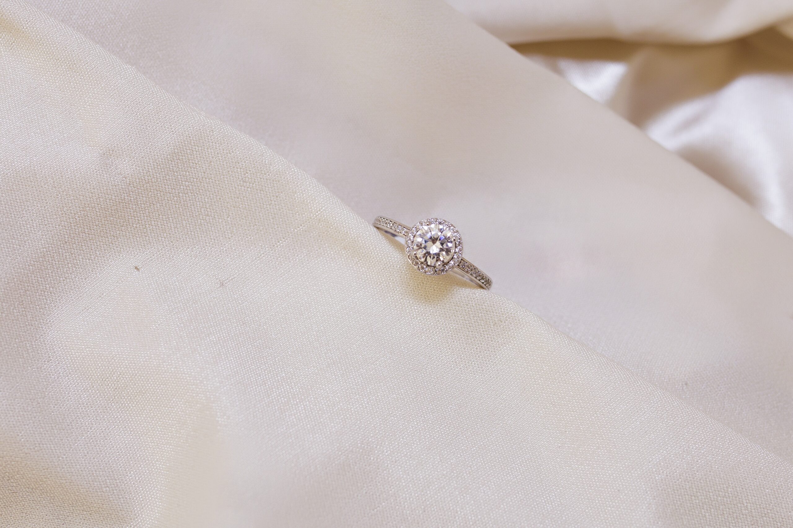 Coleção Elen para Kyanitez - Anel Moissanite Redonda – Prata 925 - Imagem 4