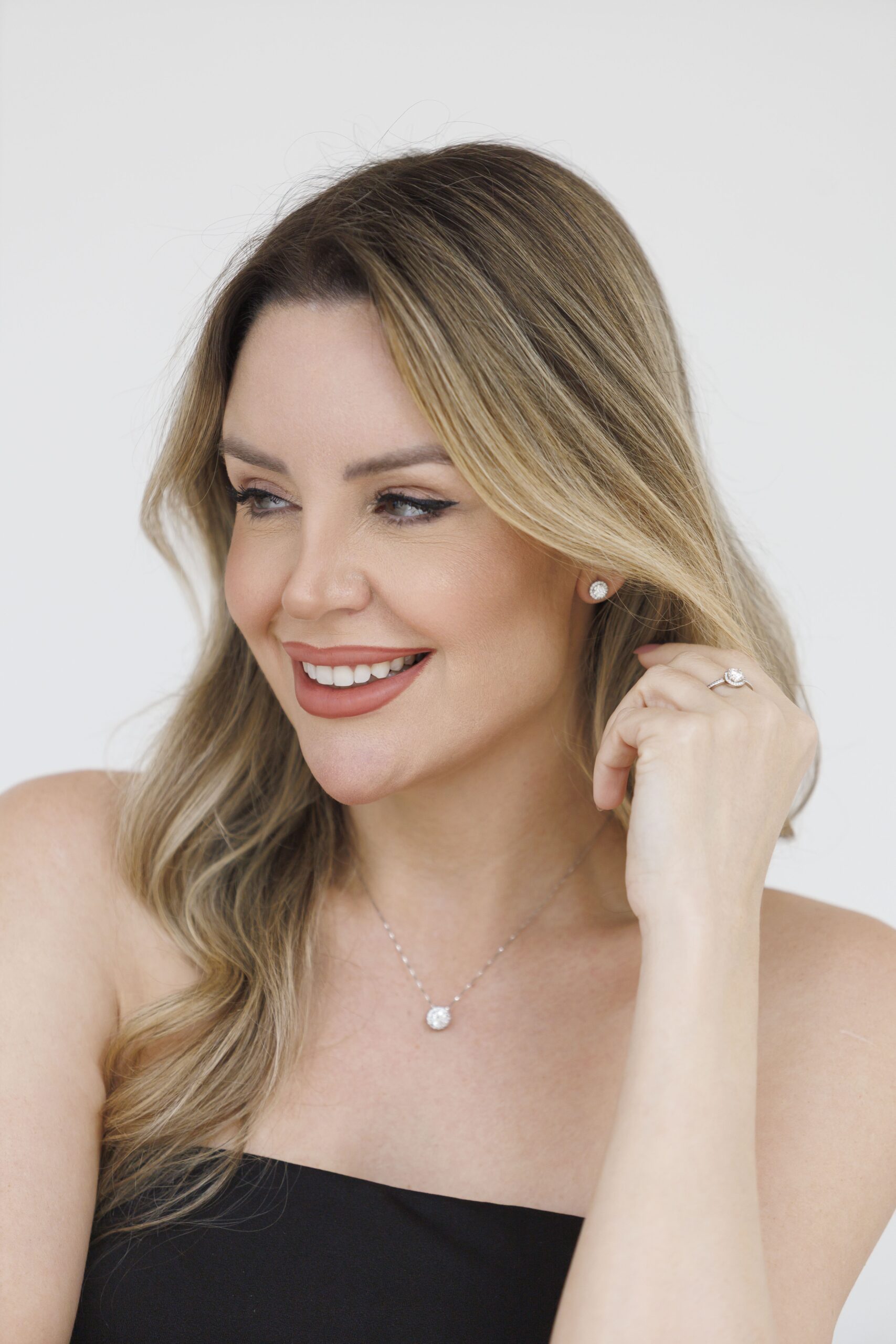 Coleção Elen para Kyanitez - Anel Moissanite Redonda – Prata 925 - Imagem 2
