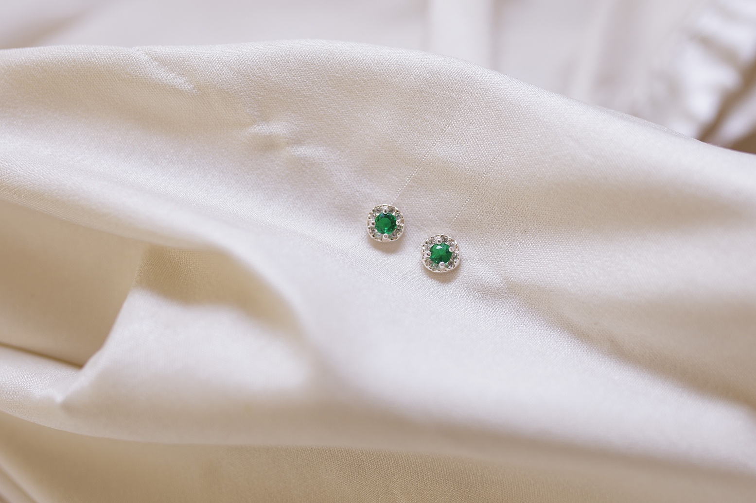 Brinco com Zircônia Pequena Verde – Prata 925